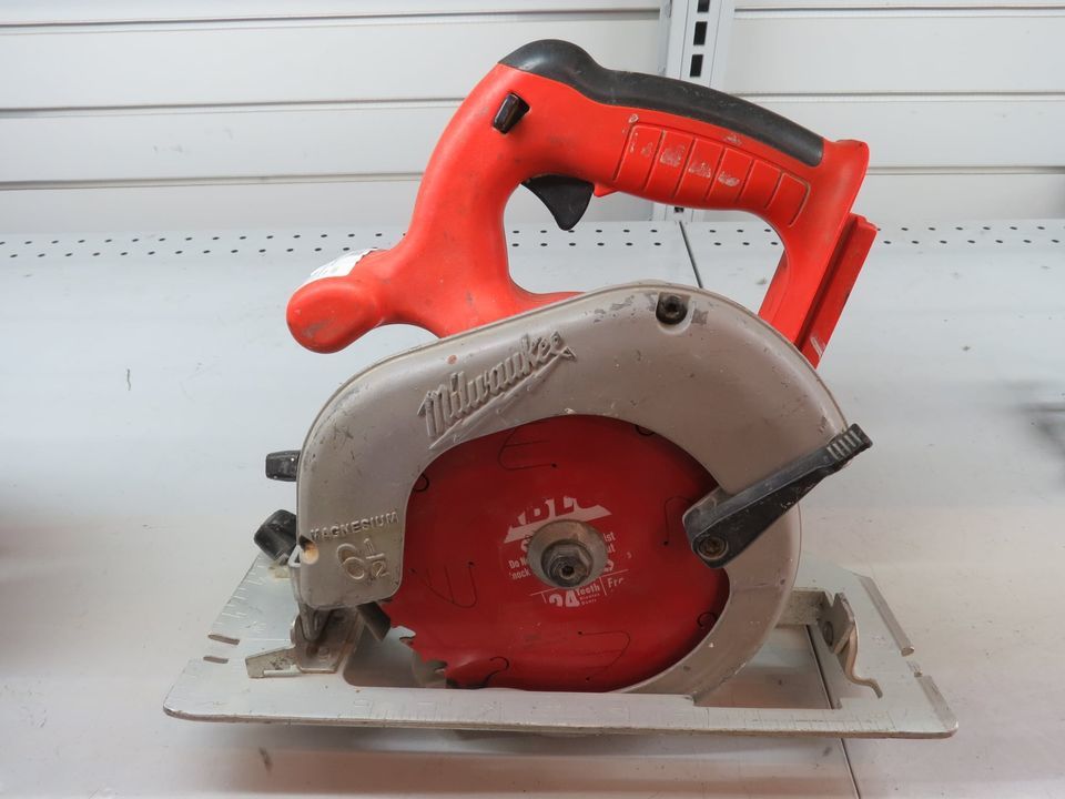 Details about   Milwaukee 6310-20 6-1/2" Magnesium Circular Saw V18 Ni-Cd battery or M18 adapter 