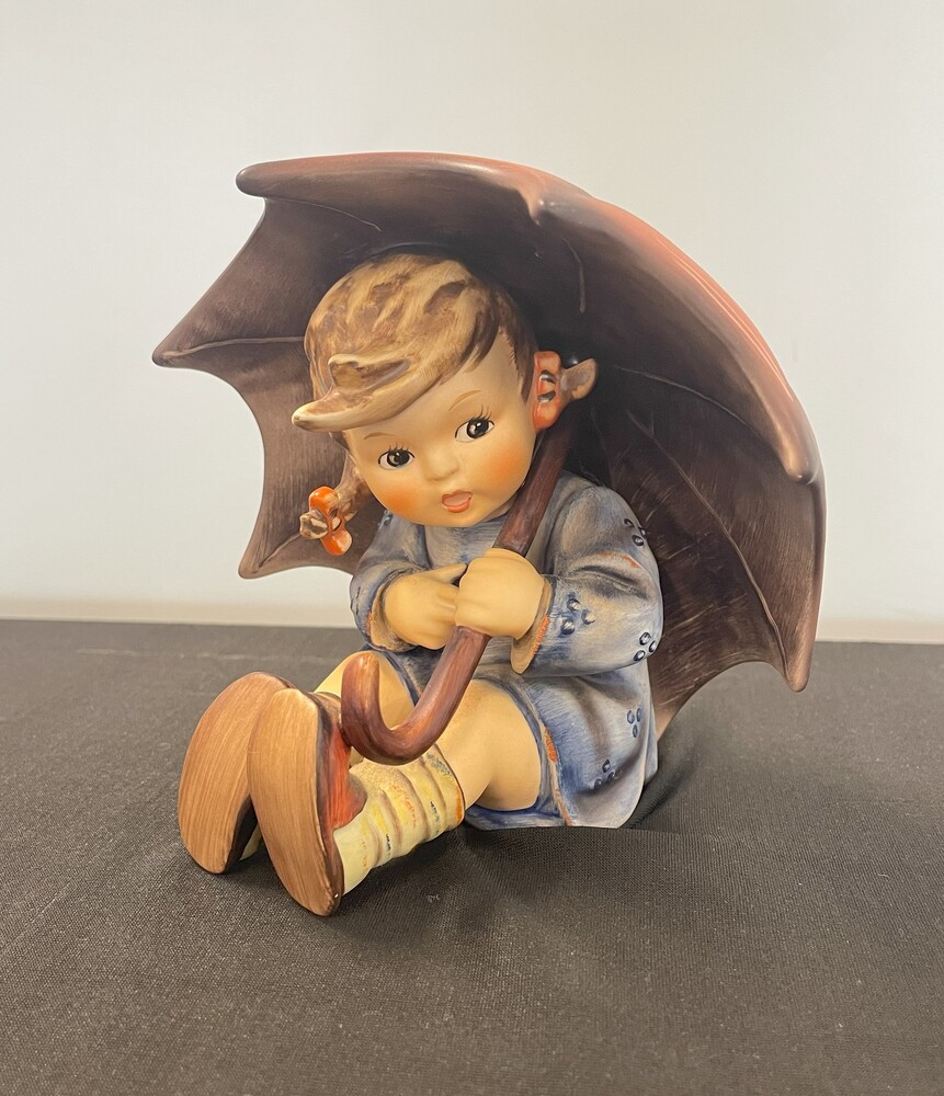 Hummel Goebel Umbrella Girl Figurine 152/0 B Germany 1957