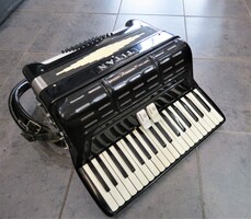 Titano Titan  Accordion with hard case 