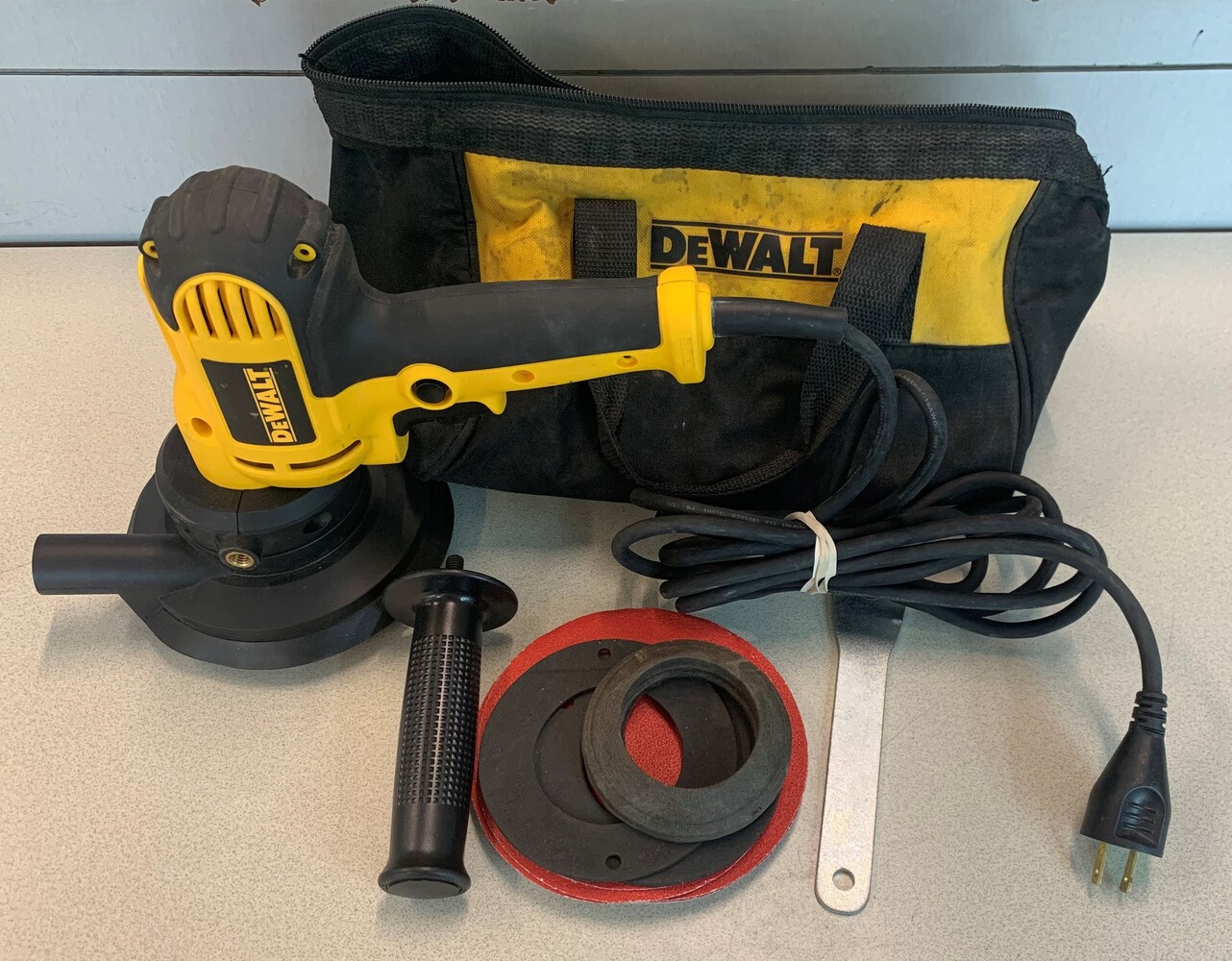 DEWALT DWE6401DS 120Volt 6Amp Corded Disc Sander with Dust Management
