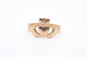  9k Yellow Gold Claddagh Ring 2.4 Grams Size 8.5 