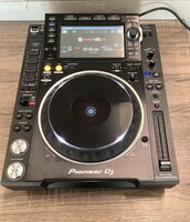Pioneer CDJ-2000NXS2 DJ Professional Multi Player 
