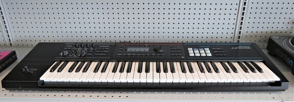Roland Juno DS61 61-key Keyboard Synthesizer with Power Supply