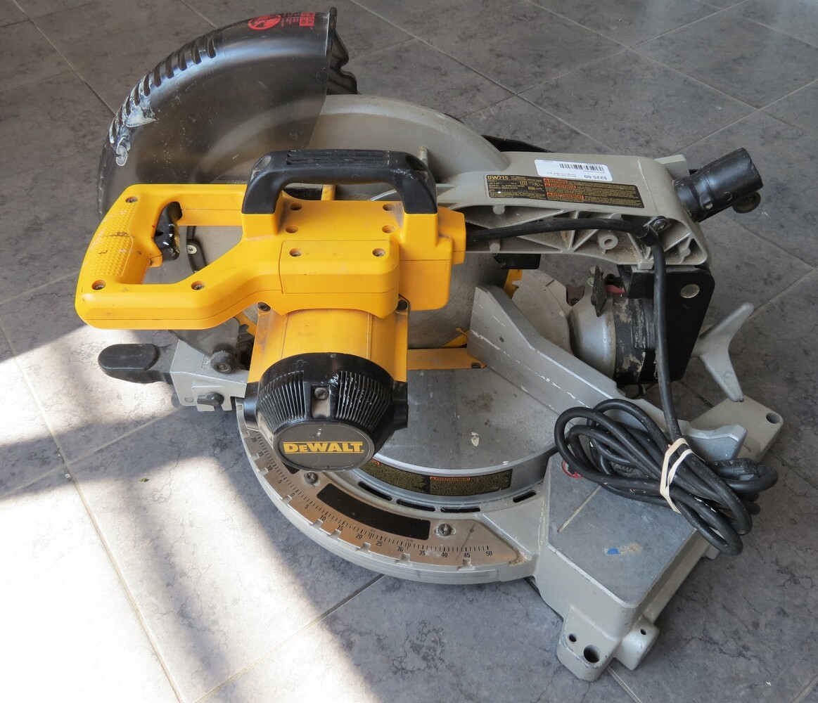 Dewalt DW715 12" Compound Miter Saw | Fastcash Pawn & Checkcashers