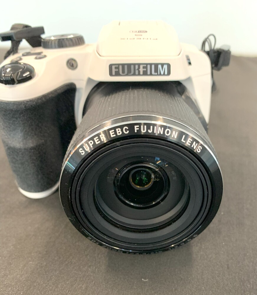  Fujifilm Finepix S with Super EBC Fujinon Lens