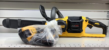 DeWalt DCCS670 16" Brushless Chainsaw with One Battery and Charger