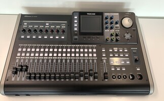 Mixer Tascam DP-24SD with Headphones and Switch 