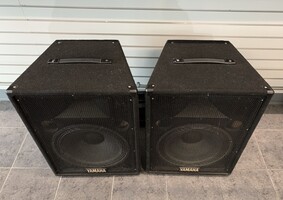 Yamaha S15E Passive Speakers with Stands
