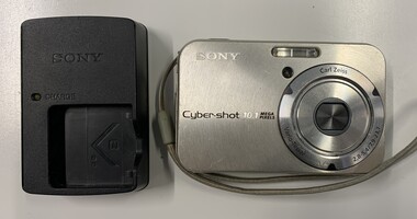 Sony Cybershot DSC-N2 10.1 MP Silver Digital Camera with Charger